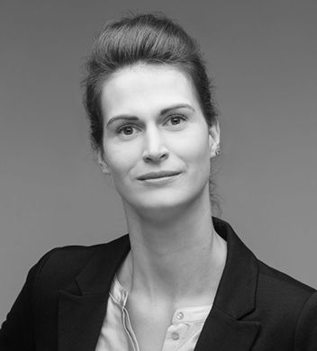 Porträt Frau Rechtsanwältin Julia Kneisel